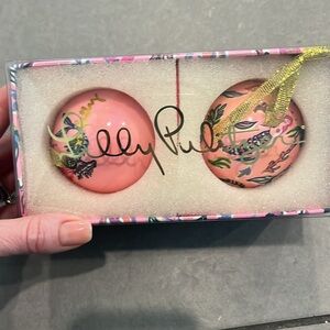 Lilly Ornament Set